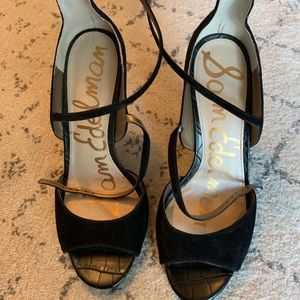 San Edelman black pumps